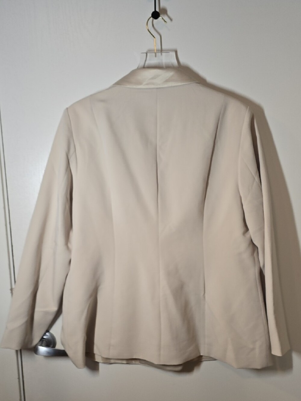 Vero Moda Cream Double-Breasted Satin-Lapel Blazer - Picture 5 of 9